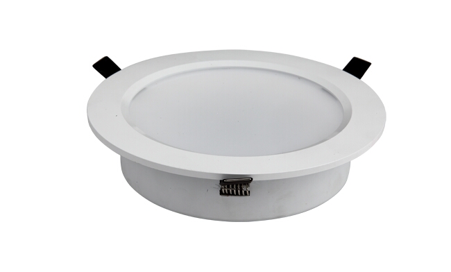 華輝照明LED筒燈驅動為恒流隔離外置驅動，便于安裝維護，與光源板實現完美匹配。