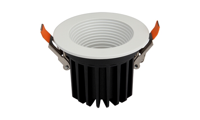 華輝照明LED筒燈驅(qū)動(dòng)為恒流隔離外置驅(qū)動(dòng)，便于安裝維護(hù)，與光源板實(shí)現(xiàn)完美匹配。