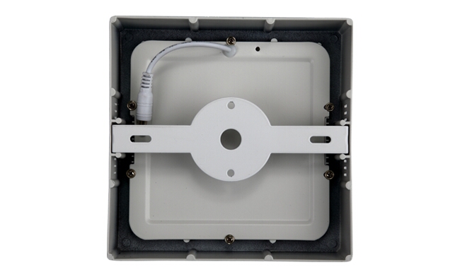 華輝照明成立于1987年，是一家專業(yè)生產(chǎn)面板燈,led面板燈,面板燈廠家,直發(fā)光面板燈，側(cè)發(fā)光面板燈的大型企業(yè)。