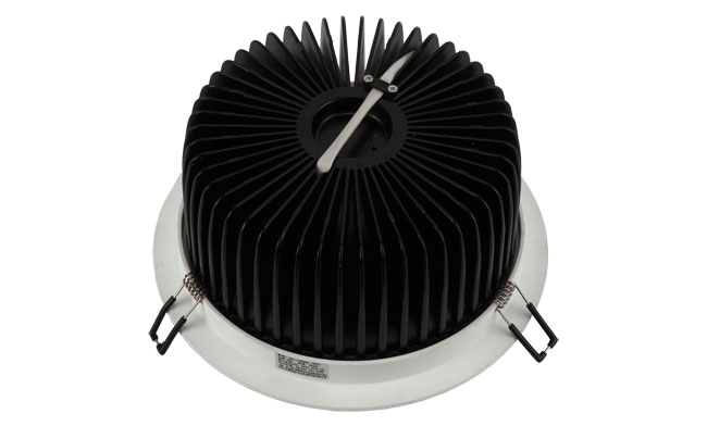 華輝照明專業(yè)LED筒燈廠家，標(biāo)準(zhǔn)的流程與質(zhì)檢程序確保COB筒燈質(zhì)量穩(wěn)定如一。