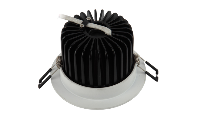 華輝照明專業(yè)LED筒燈廠家，標準的流程與質檢程序確保COB筒燈質量穩(wěn)定如一。