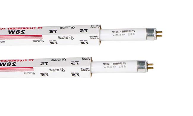 華輝照明車間有200多臺大型沖壓設(shè)備，30條全自動化格柵燈組裝生產(chǎn)線。強大制造LED格柵燈盤廠家,產(chǎn)品有T8格柵燈盤，T5格柵燈盤，明裝格柵燈盤，暗裝格柵燈盤。