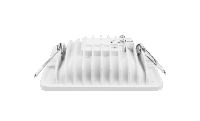 COB筒燈燈體保用5年，驅動保用2年，光源使用30000小時。