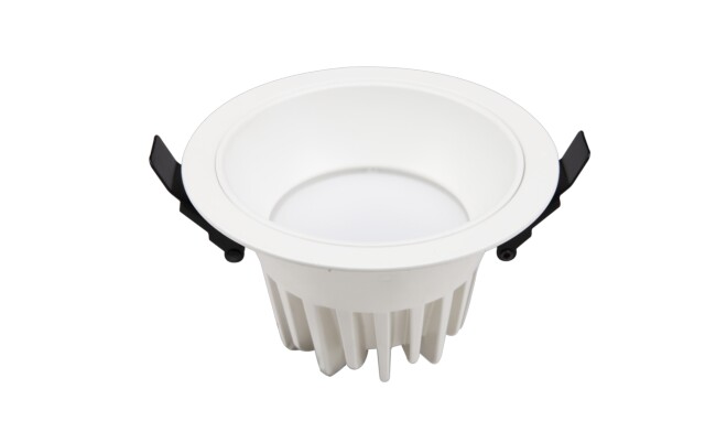 華輝照明LED筒燈驅(qū)動(dòng)為恒流隔離外置驅(qū)動(dòng)，便于安裝維護(hù)，與光源板實(shí)現(xiàn)完美匹配。