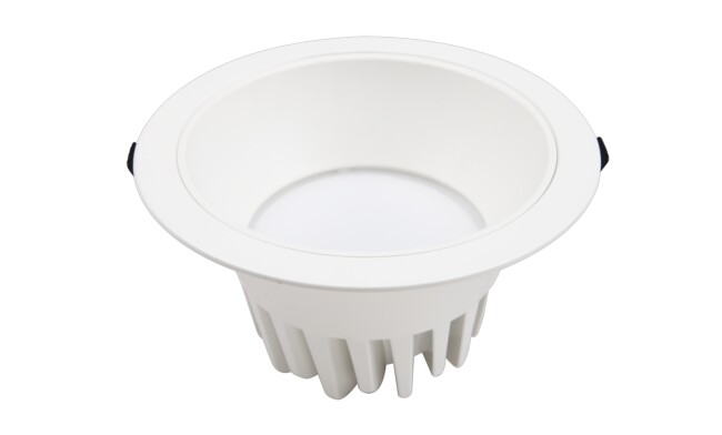 華輝照明LED筒燈驅(qū)動為恒流隔離外置驅(qū)動，便于安裝維護(hù)，與光源板實(shí)現(xiàn)完美匹配。