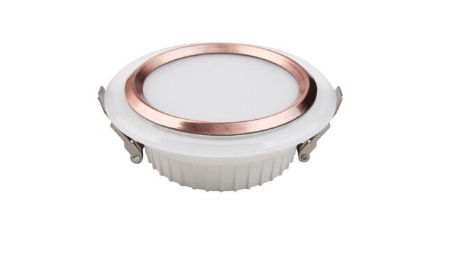 華輝照明LED筒燈驅(qū)動為恒流隔離外置驅(qū)動，便于安裝維護，與光源板實現(xiàn)完美匹配。