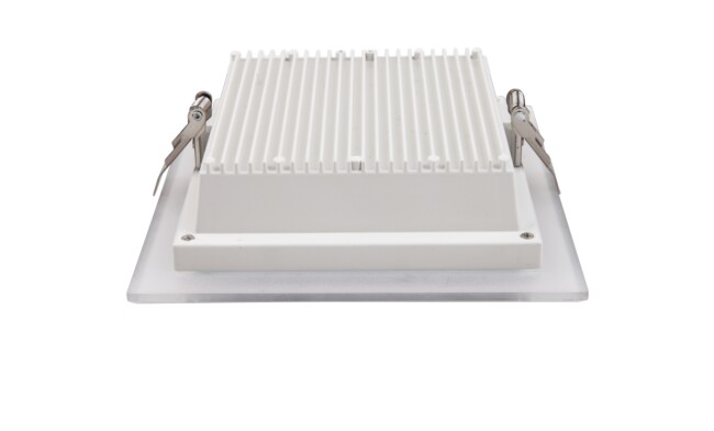 華輝照明專業LED筒燈廠家，標準的流程與質檢程序確保COB筒燈質量穩定如一。