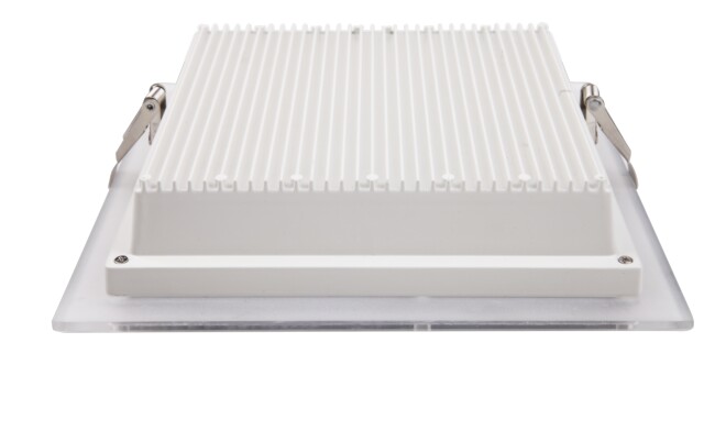 華輝照明專業LED筒燈廠家，標準的流程與質檢程序確保COB筒燈質量穩定如一。