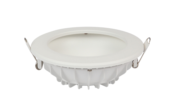 華輝照明LED筒燈驅(qū)動(dòng)為恒流隔離外置驅(qū)動(dòng)，便于安裝維護(hù)，與光源板實(shí)現(xiàn)完美匹配。